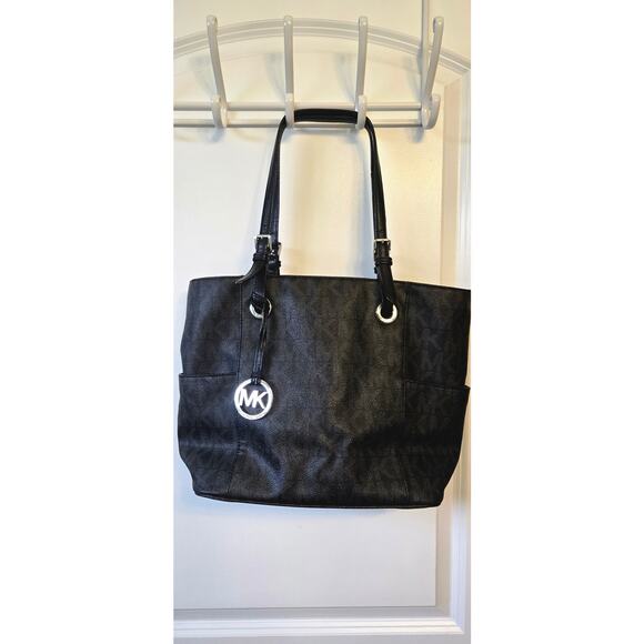 Michael Kors Handbags - Genuine Michael Kors Woman's Bedford Leather Purse